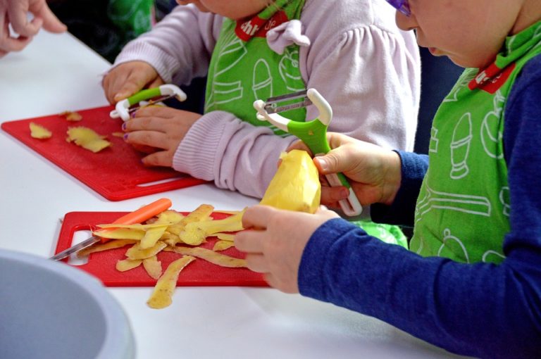 Read more about the article When to start teaching children about nutrition