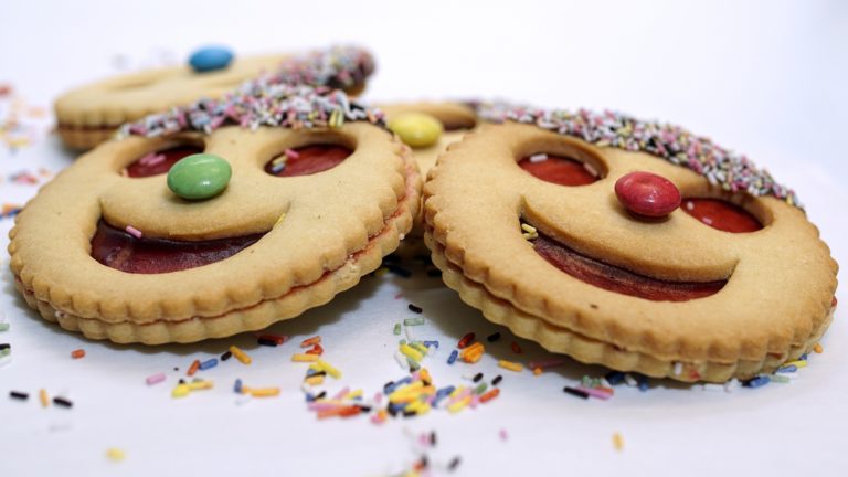 Read more about the article How To Do a Party Buffet on a Budget