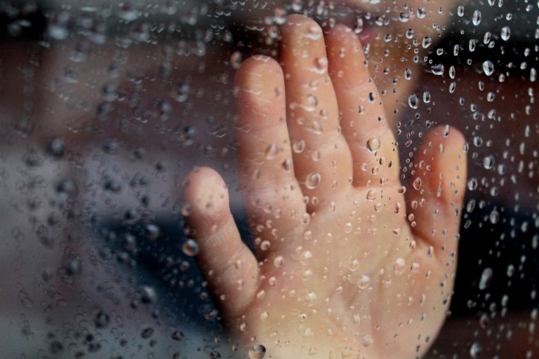 Read more about the article Rainy Day Activities For Kids