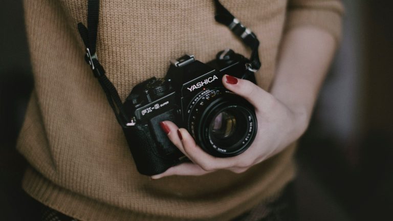 Read more about the article How to Get Photos of Family Events Without Missing the Party