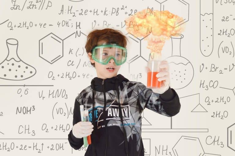 Read more about the article Science is cool – Celebrate your mini-scientist with a Doctor Zob party