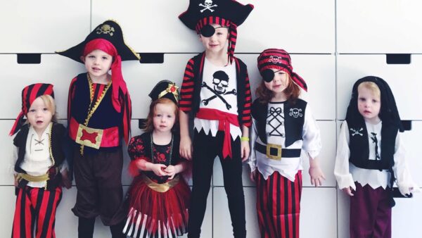 ways to make a pirate costume